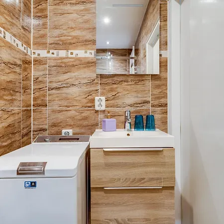 Luxe With Outside Jacuzzi&sauna