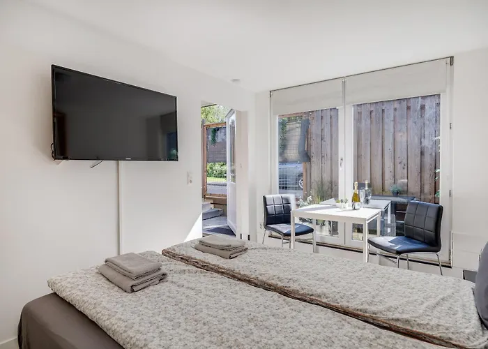 Luxe Wellness With Jacuzzi And Sauna Apartment