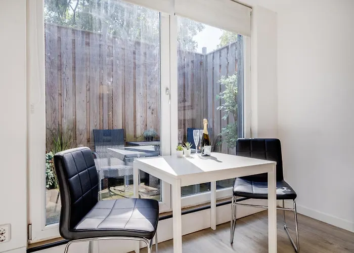 Luxe Wellness With Jacuzzi And Sauna